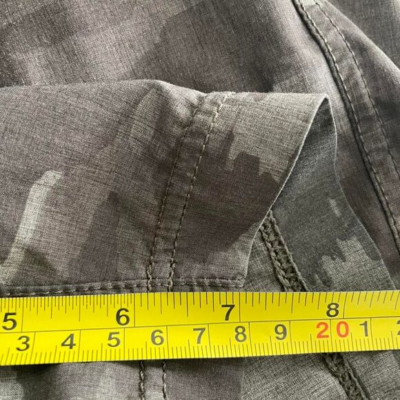 Vuori men’s camo shorts best fit size S/M - Picture 6 of 6